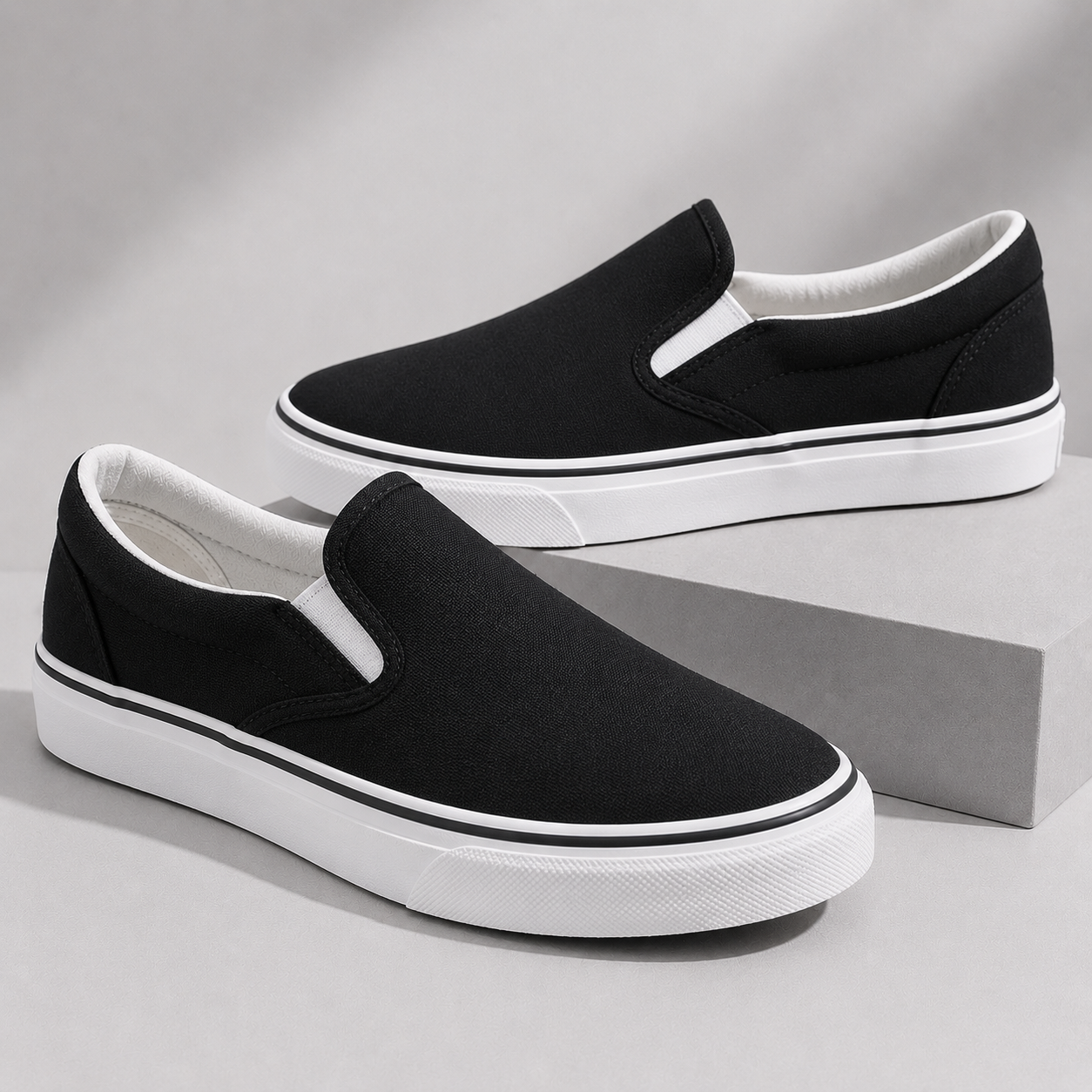 รองเท้าผ้าใบแบบสวม (Slip-On Sneakers) สีดำ
