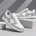 รองเท้าผ้าใบหุ้มส้นทรงเตี้ย (Low-Top Sneakers) สีเทา-ขาว
